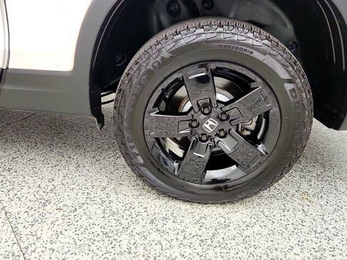 Used 2025 Honda Ridgeline Black Edition image 9