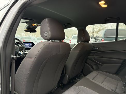 Used 2024 Chevrolet Trax RS w/ Driver Confidence Package image 28