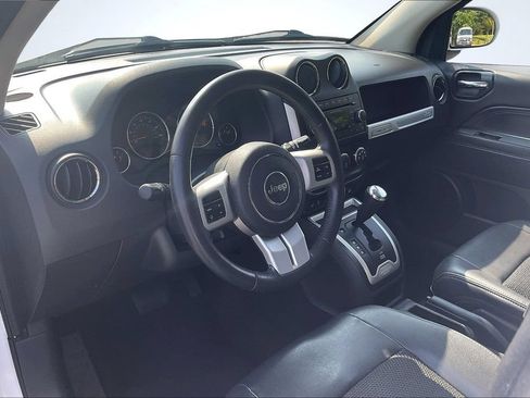 Used 2014 Jeep Compass Latitude w/ Sun/Sound Group FWD image 16