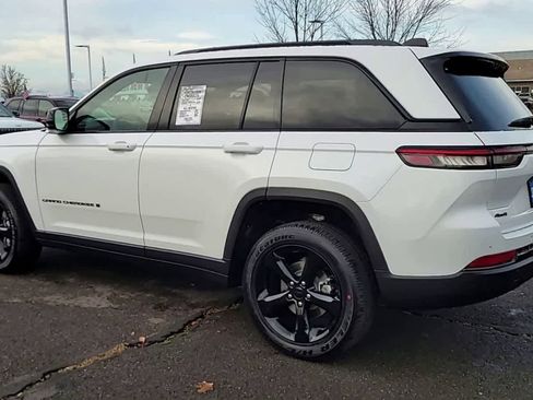 New 2025 Jeep Grand Cherokee Altitude image 6