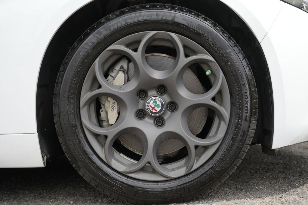 Used 2017 Alfa Romeo Giulia AWD image 10