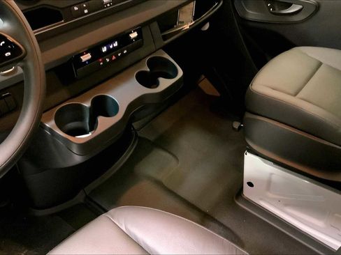 Used 2024 Mercedes-Benz Sprinter 2500 image 24