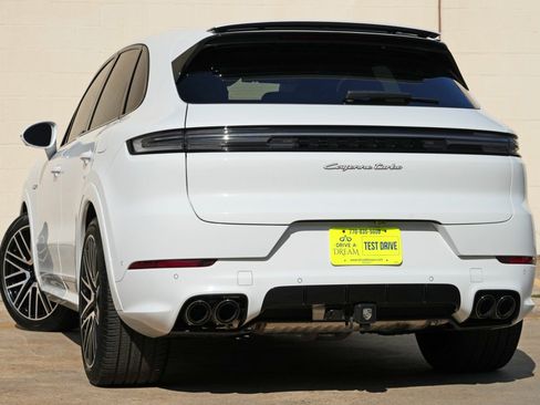 Used 2024 Porsche Cayenne Turbo AWD/4WD image 6