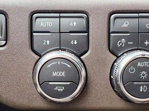 Used 2024 GMC Sierra 2500 SLT w/ SLT Premium Package image 20