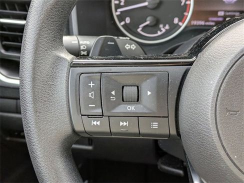 Used 2023 Nissan Rogue SV image 17
