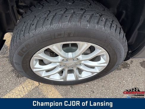 Used 2019 Jeep Cherokee Latitude w/ Cold Weather Group image 11