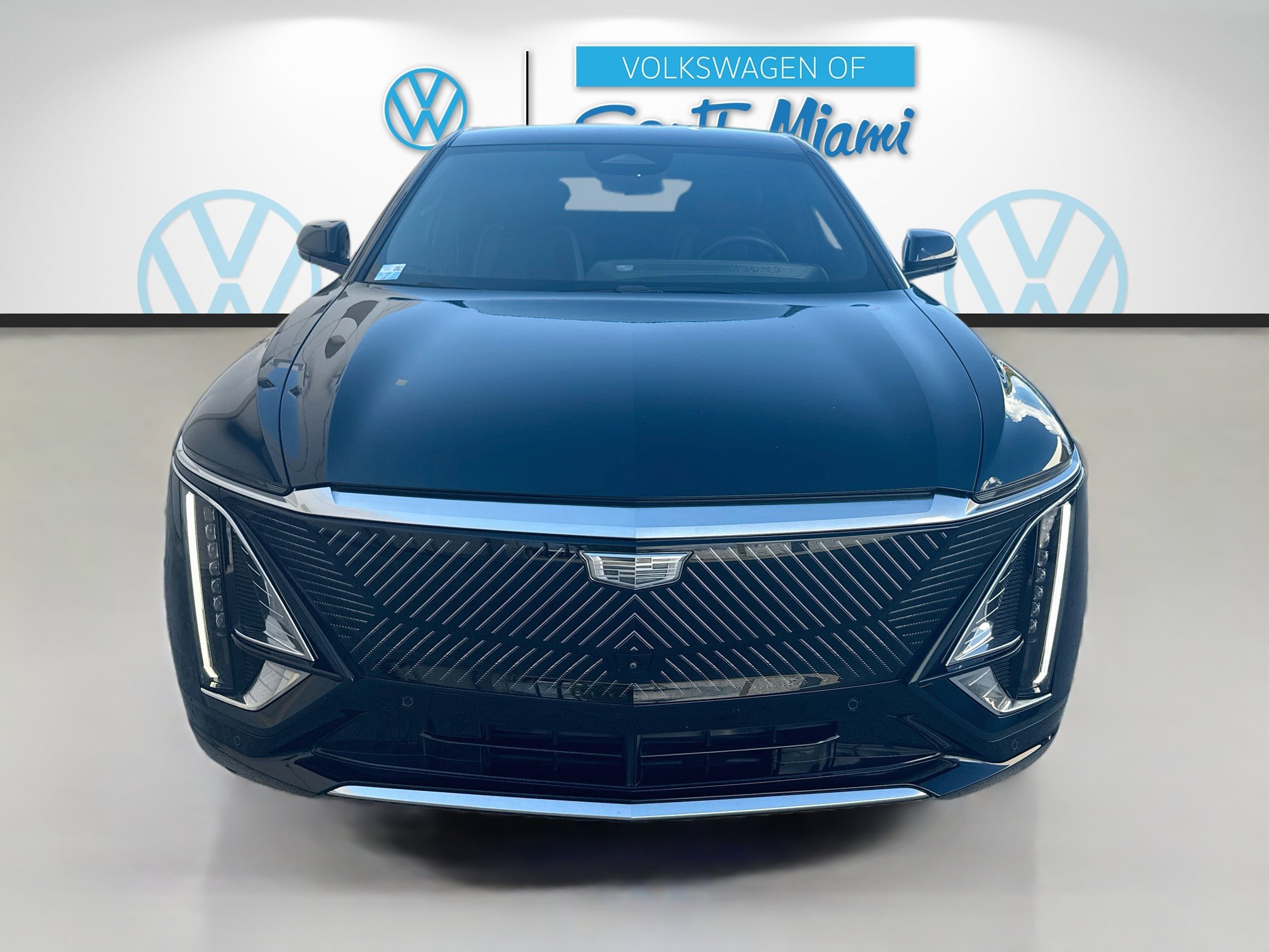 Used 2024 Cadillac Lyriq Tech w/ Driver Assist Package AWD/4WD image 2