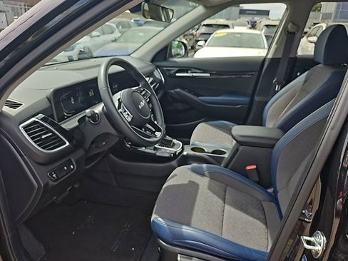 Used 2025 Kia Seltos S image 9