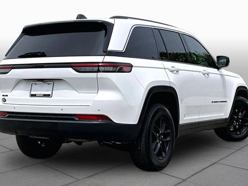 Used 2023 Jeep Grand Cherokee Laredo w/ Luxury Tech Group I AWD/4WD image 13