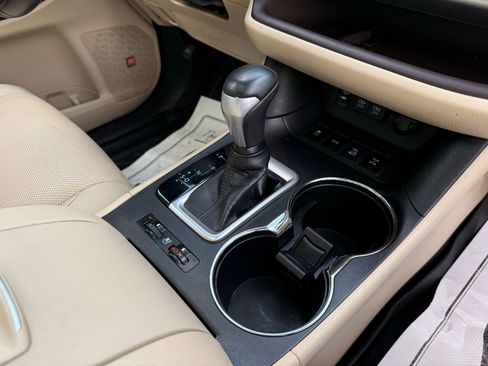 Used 2019 Toyota Highlander Limited AWD/4WD image 22