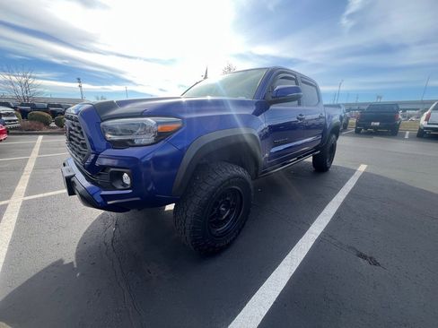Used 2023 Toyota Tacoma TRD Off-Road image 2
