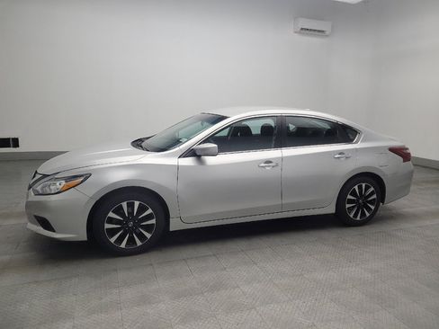 Used 2018 Nissan Altima 2.5 SV image 2