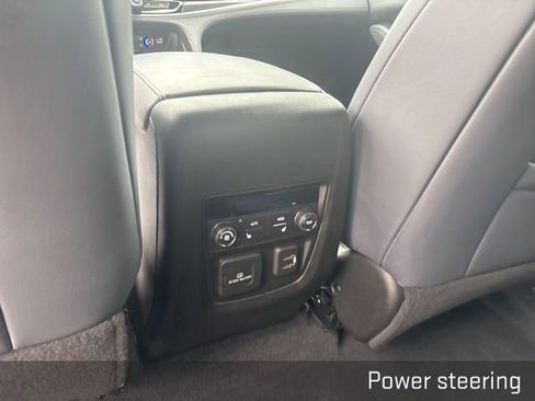 Used 2024 Buick Enclave Premium image 31