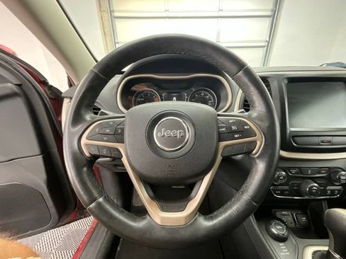 Used 2016 Jeep Cherokee Latitude AWD/4WD image 4