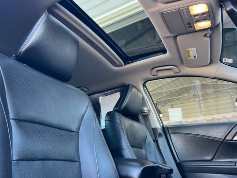 Used 2017 Honda Accord Touring image 19