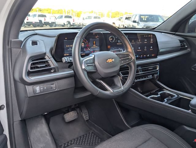 Used 2025 Chevrolet Traverse LT FWD image 5