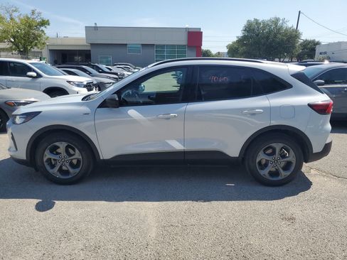 Used 2025 Ford Escape ST-Line FWD image 3