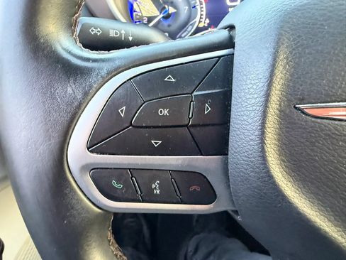 Used 2018 Chrysler Pacifica Touring-L w/ Advanced Safetytec Group FWD image 13