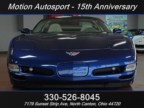 Used 2004 Chevrolet Corvette Coupe w/ Preferred Equipment Group RWD image 3