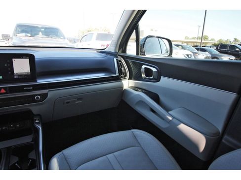 Used 2024 Kia Sorento EX image 13