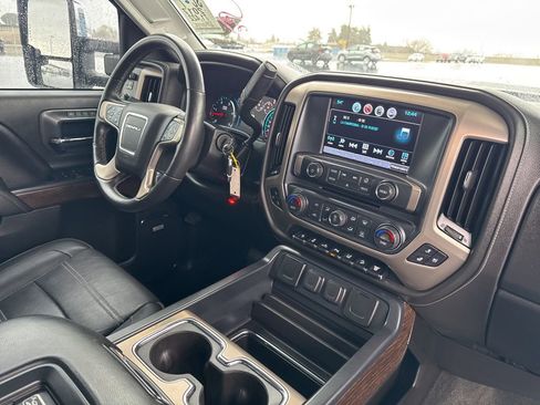 Used 2017 GMC Sierra 2500 Denali w/ Duramax Plus Package image 14