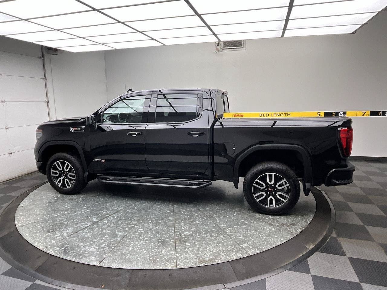 Certified 2024 GMC Sierra 1500 AT4 w/ Technology Package AWD/4WD image 8