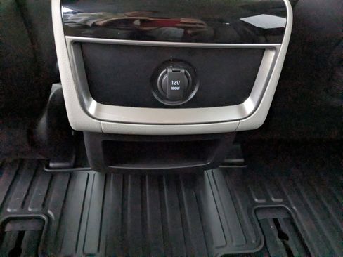Used 2024 Kia Carnival EX image 31