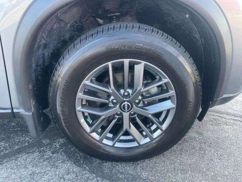 Used 2023 Nissan Rogue S image 13