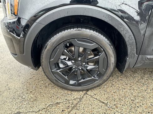 Used 2024 Kia Telluride EX w/ EX Captain's Chair Package image 30