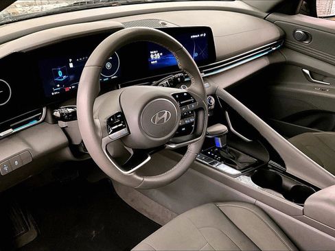 Used 2024 Hyundai Elantra SEL w/ Convenience Package image 12