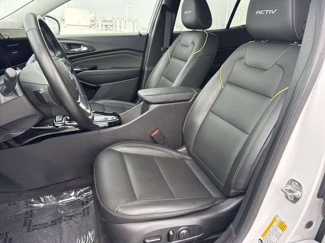 Used 2025 Chevrolet Trax ACTIV w/ Sunroof Package FWD image 11