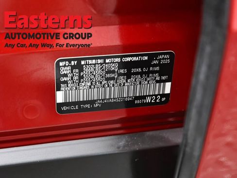 Used 2025 Mitsubishi Outlander AWD image 36