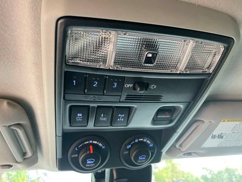 Used 2022 Toyota 4Runner TRD Off-Road Premium AWD/4WD image 13