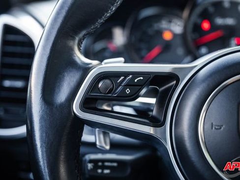 Used 2015 Porsche Cayenne Turbo image 54