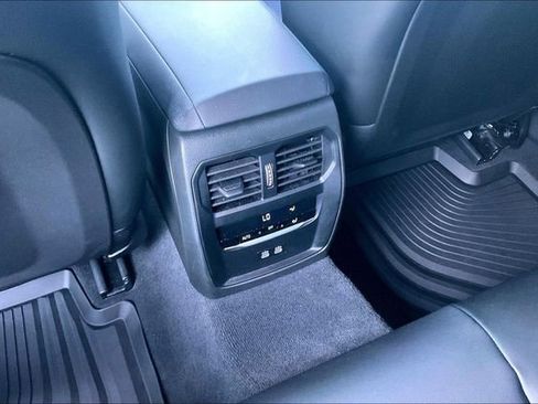 Used 2025 BMW 330i Sedan w/ Convenience Package RWD image 34