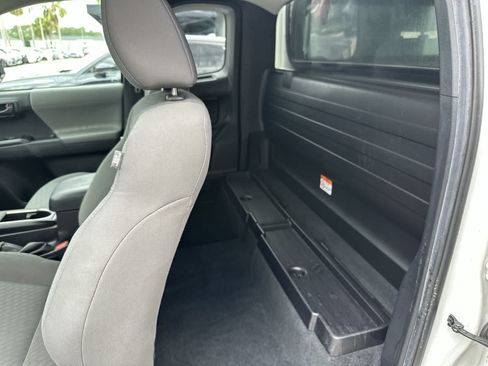 Used 2022 Toyota Tacoma SR RWD image 4