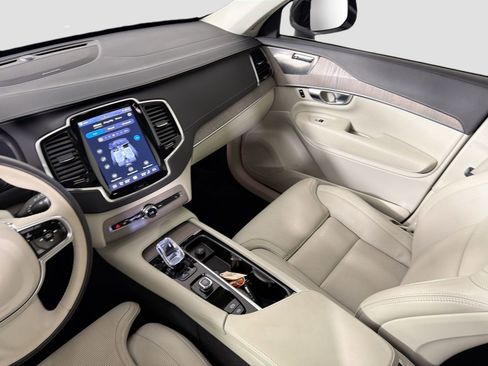 Certified 2024 Volvo XC90 B5 Plus image 25