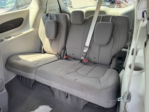 Used 2020 Chrysler Pacifica Touring w/ Cold Weather Group FWD image 10