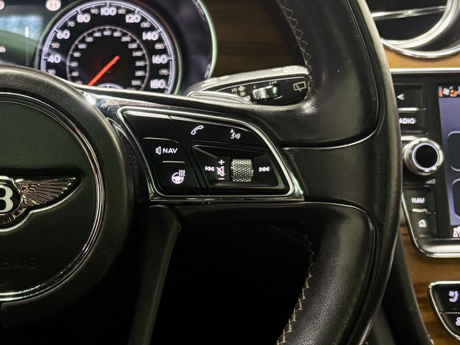 Used 2018 Bentley Bentayga AWD/4WD image 28