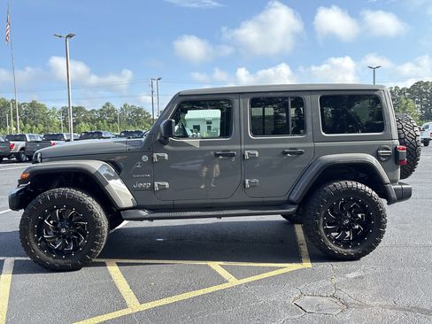 Used 2023 Jeep Wrangler Unlimited Sahara w/ LED Lighting Group AWD/4WD image 17