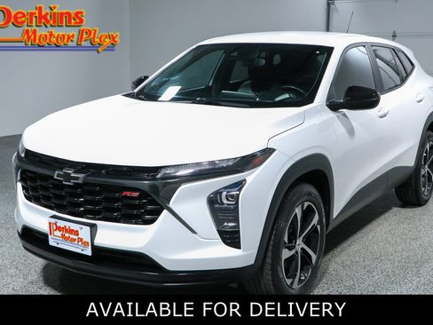 Used 2024 Chevrolet Trax RS w/ Driver Confidence Package FWD image 1