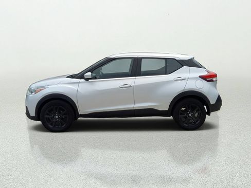 Used 2019 Nissan Kicks SV FWD image 4