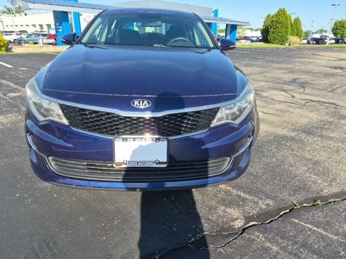 Used 2017 Kia Optima LX w/ Option Group 014 FWD image 3