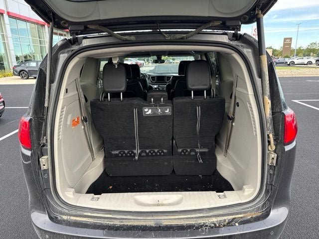Used 2020 Chrysler Pacifica Touring-L FWD image 6
