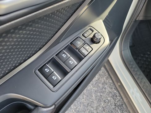 Used 2018 Toyota C-HR XLE FWD image 20