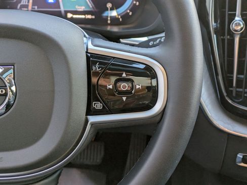 Certified 2025 Volvo XC60 B5 Plus image 17