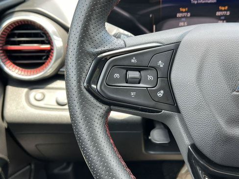 Used 2025 Chevrolet Trax RS w/ Sunroof Package FWD image 18