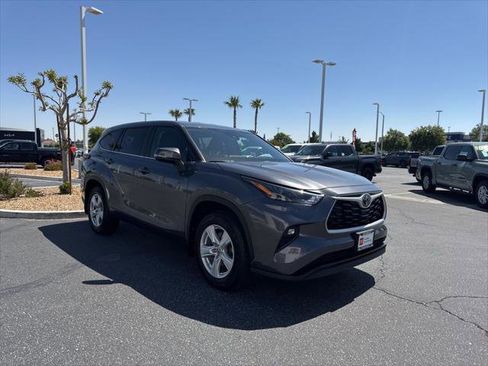 Certified 2024 Toyota Highlander LE AWD/4WD image 4