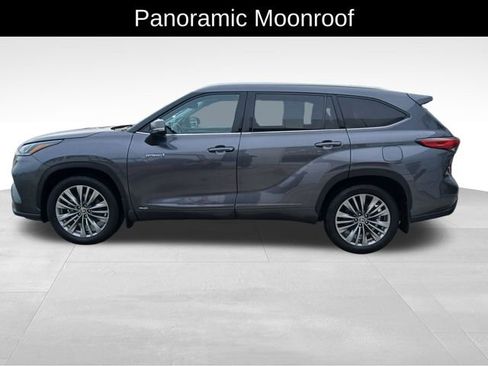Used 2020 Toyota Highlander Platinum image 3