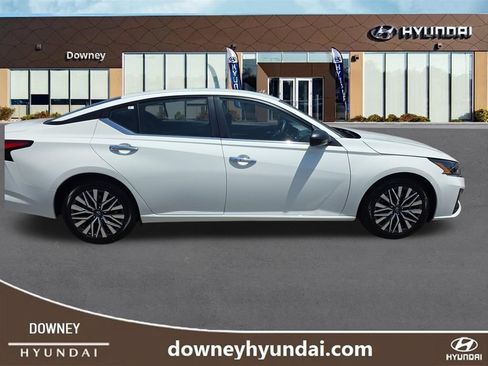 Used 2025 Nissan Altima 2.5 SV FWD image 6